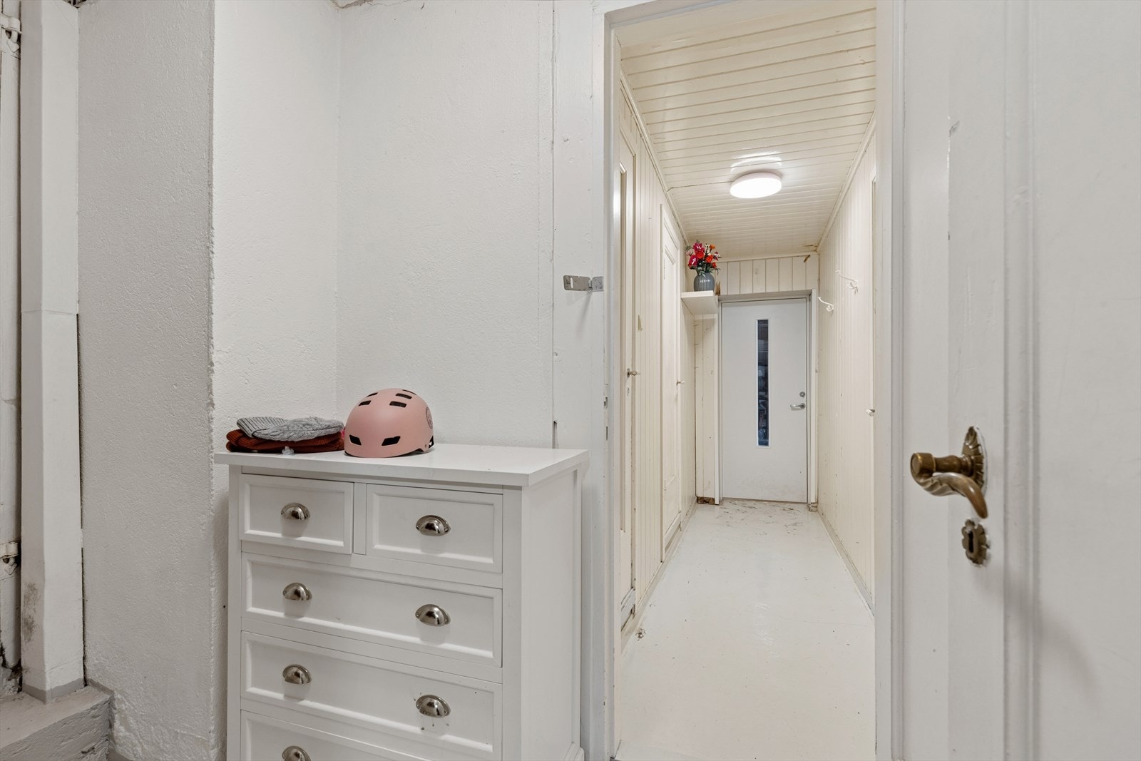 I første etasje er det flere boder som gir rikelig med lagringsplass. Galleribilde