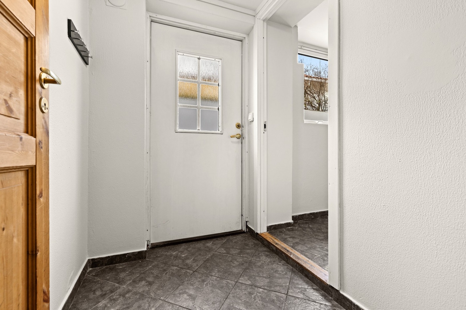Egen inngang til kjelleretasjen Galleribilde