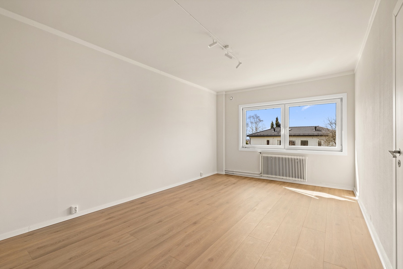Stor soverom med mulighet for stort kjøkken med god spiseplass Galleribilde