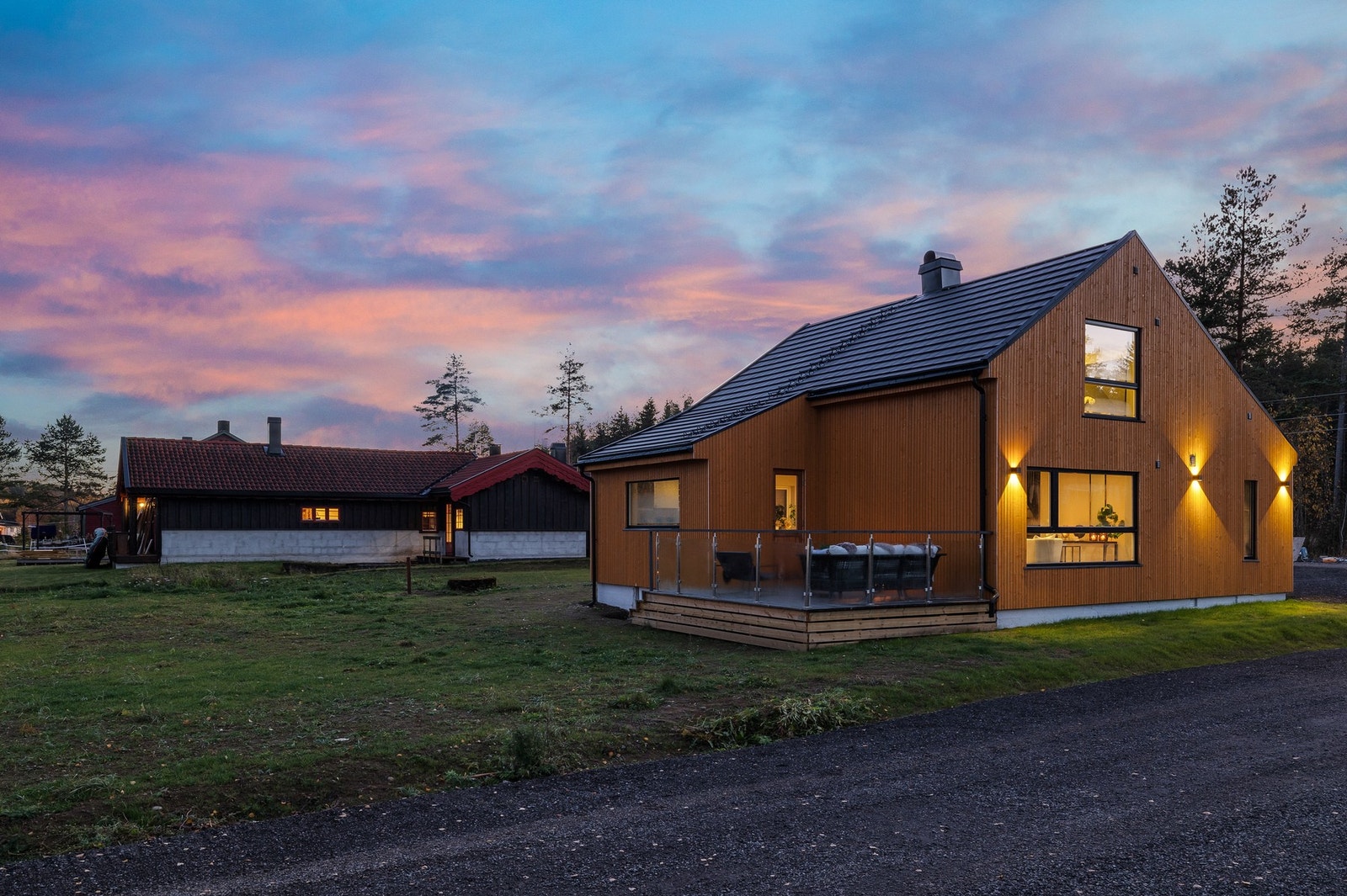 Fasade - kveld. Galleribilde