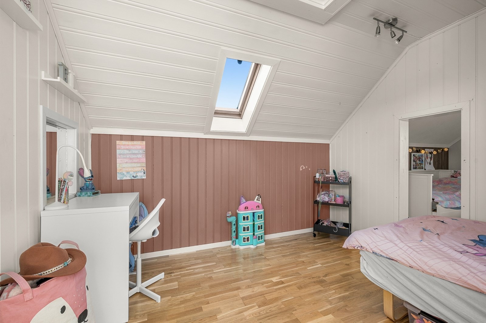 Dette soverommet måler 13,5 m². Galleribilde