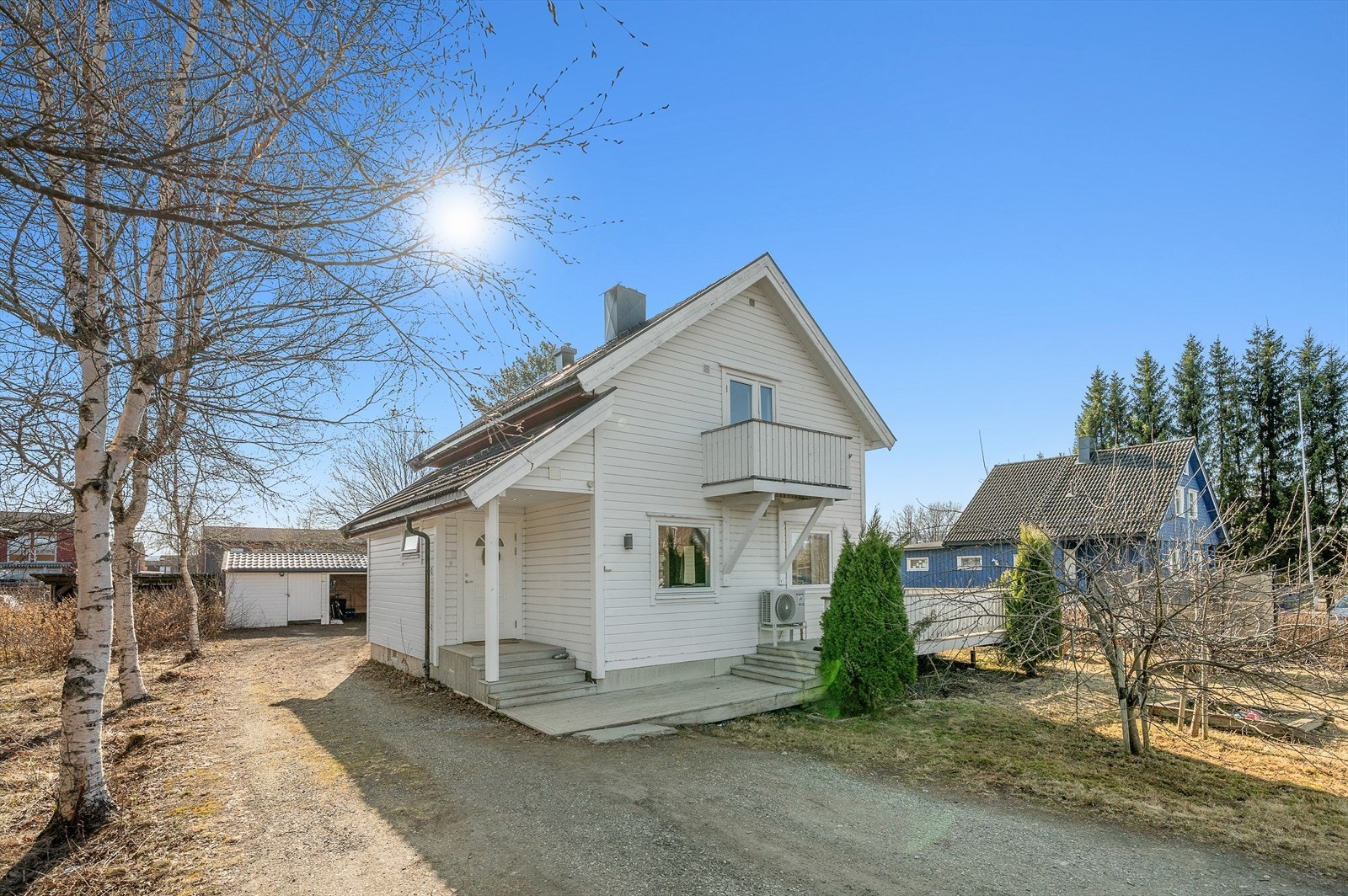 Her får du en innholdsrik og romslig enebolig med utleiedel. Galleribilde