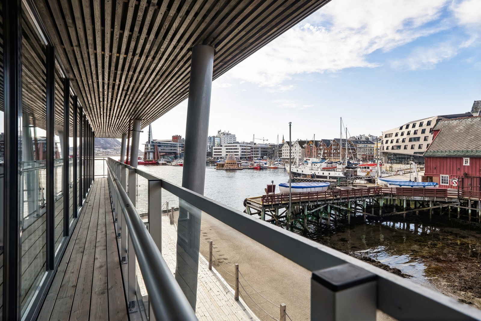 Gangavstand til alt bysentrum har å tilby; koselige resturanter, spennende butikker og morsomme fritidsaktiviteter. Galleribilde