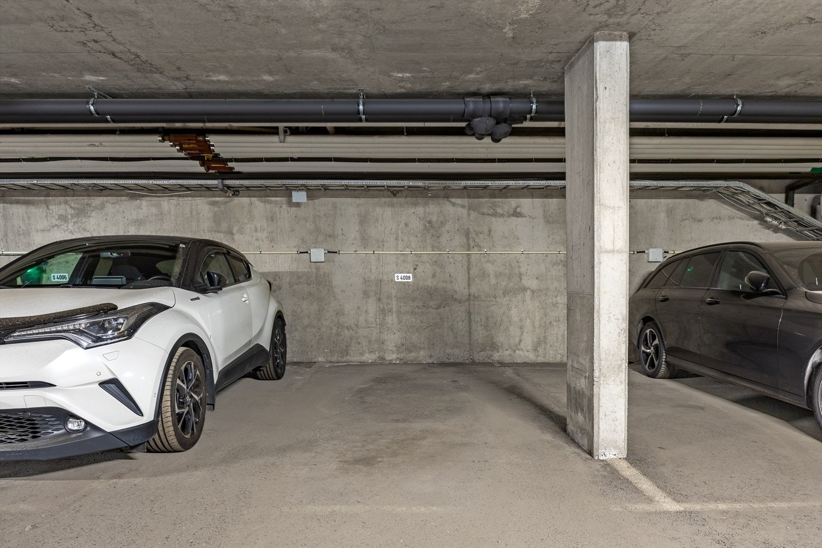 Parkeringsplass i lukket garasje anlegg merkket med nr.S4008. Mulighet for installasjon av EL-billader. Galleribilde