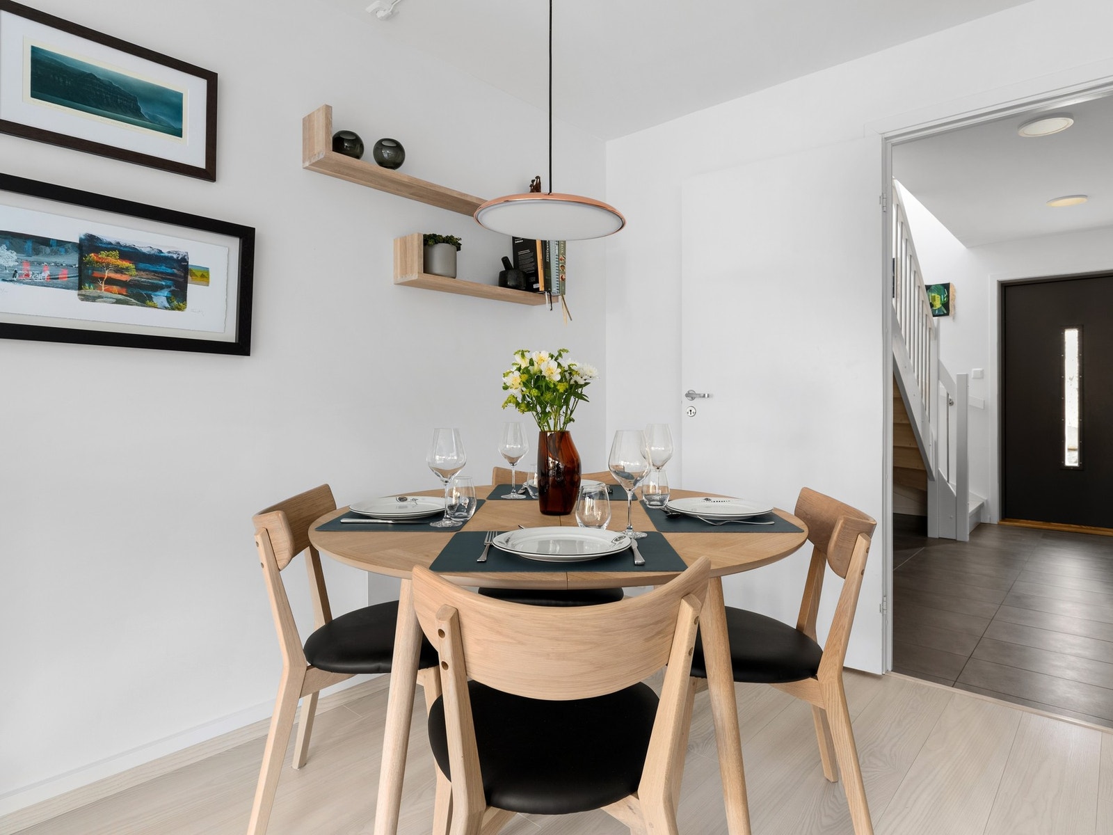 Her kan man invitere venner og familie rundt spisebordet. Galleribilde