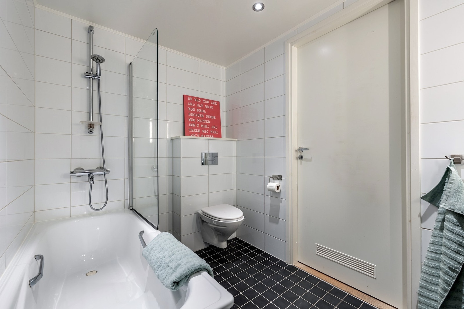Badet har også opplegg for vaskemaskin og tørketrommel. Galleribilde