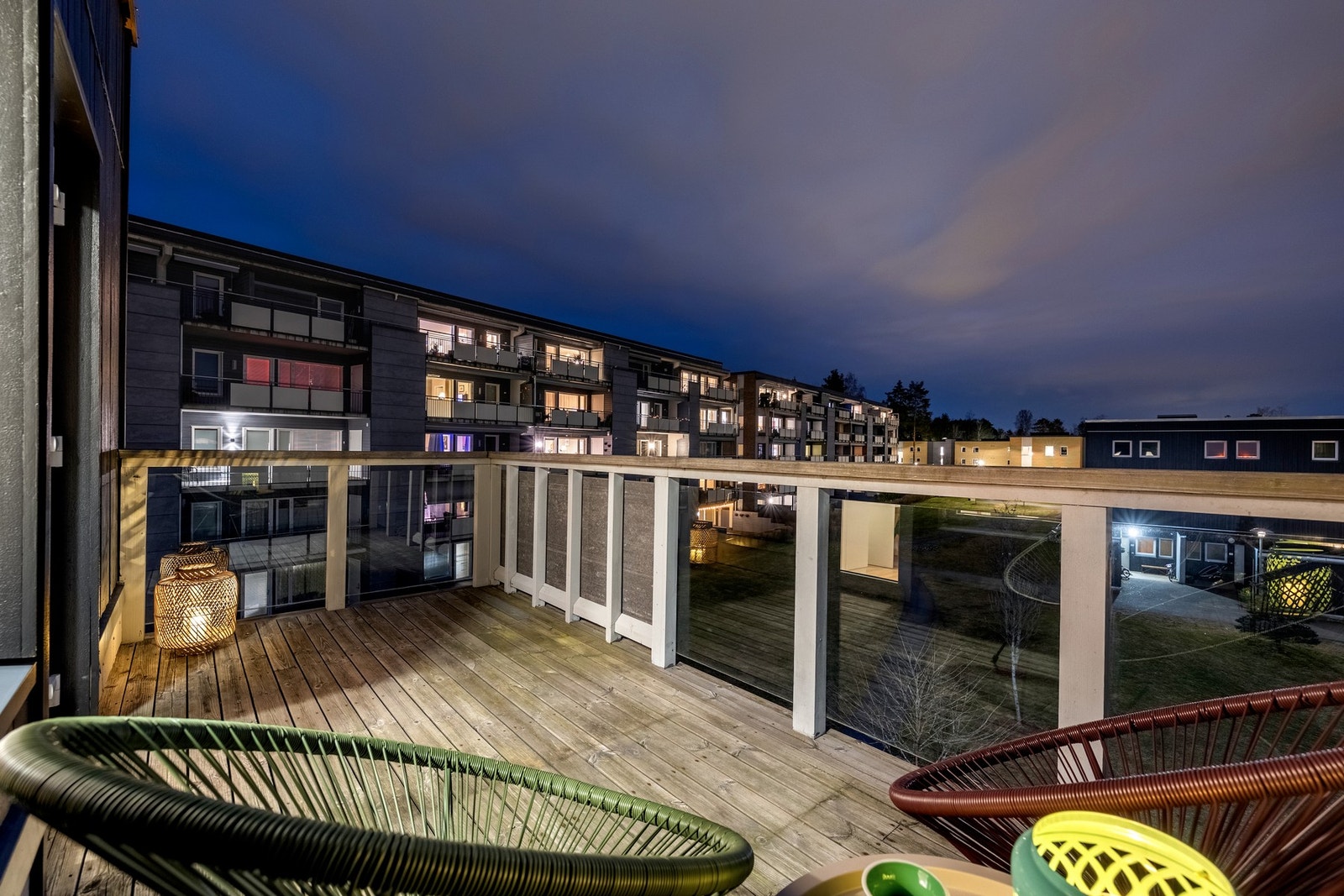 Fra hovedsoverommet i 3.etasje er det utgang til en balkong på ca. 9 kvm. Galleribilde