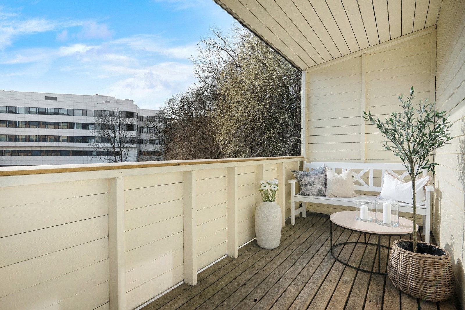 Stor overbygget balkong på 8 m². Galleribilde