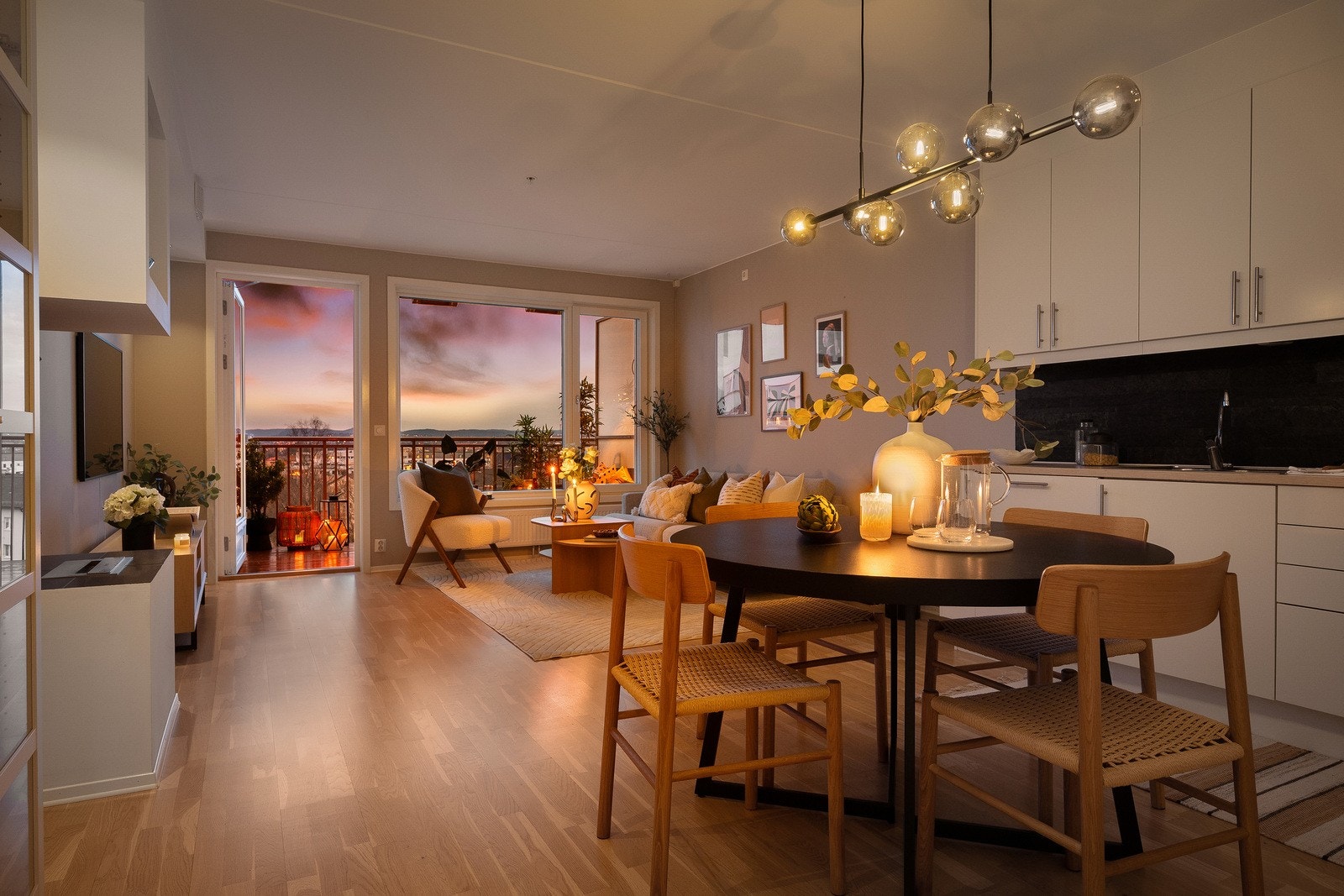 Leiligheten er som skapt for å holde hyggelige selskapskvelder med venner og familie! Galleribilde