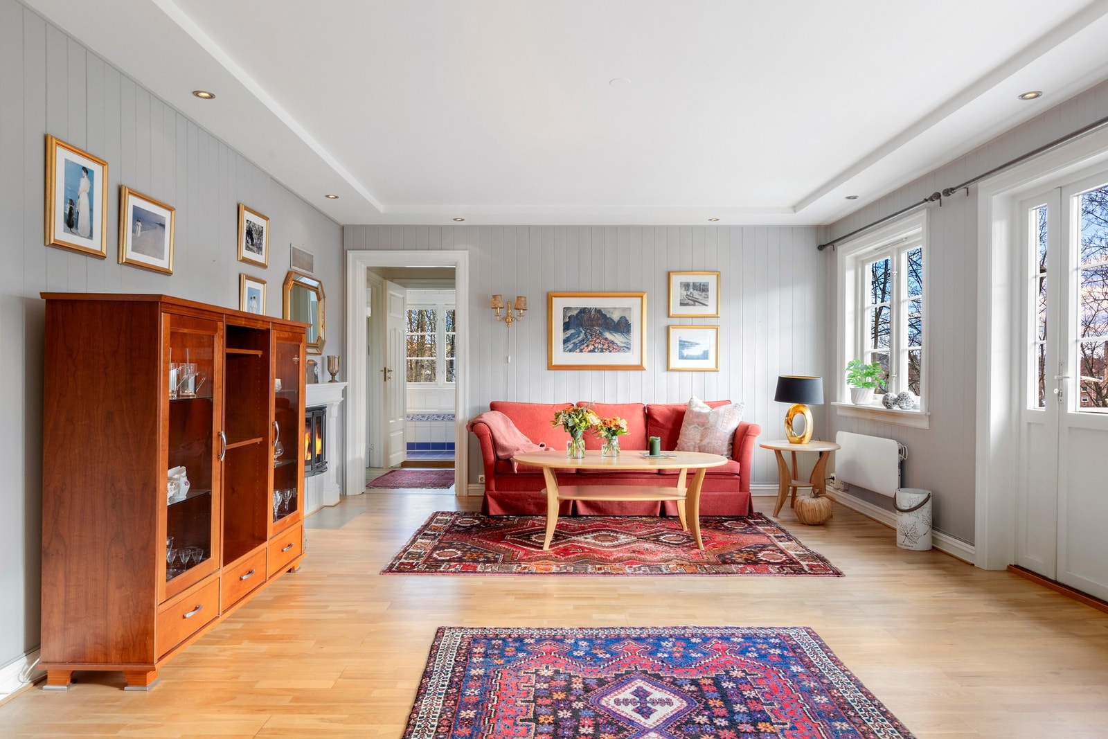 Flott stue med gode lysforhold. Galleribilde
