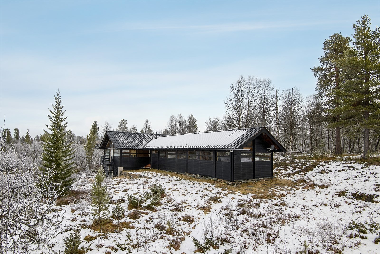 En romslig hytte med spennende arkitektonisk uttrykk Galleribilde