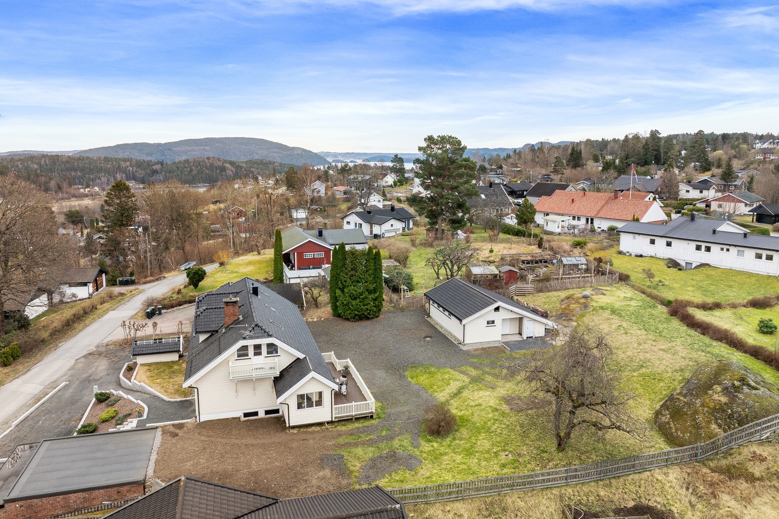 Annekset ligger i god avstand bak huset. Galleribilde