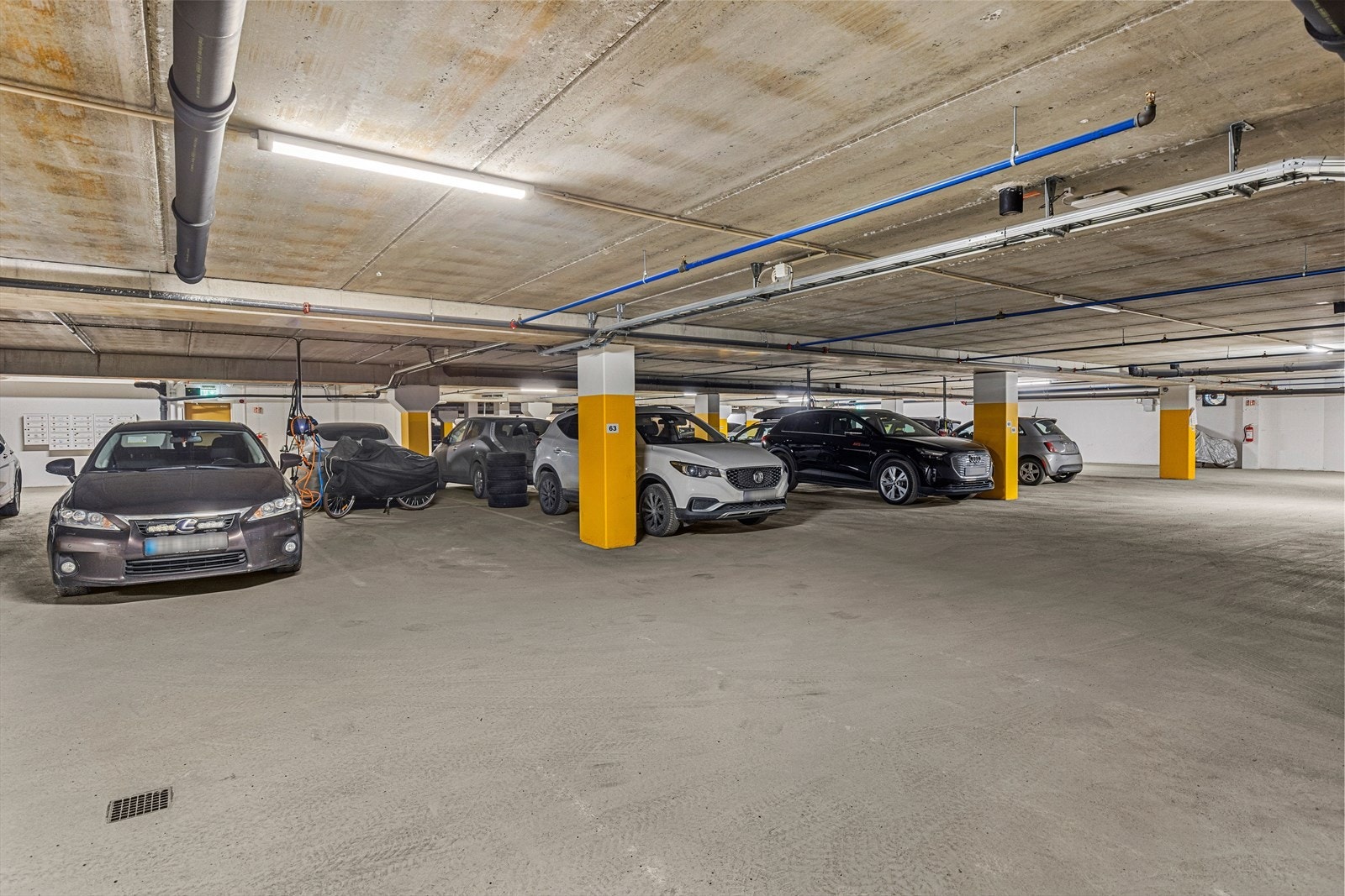 Det medfølger fast p-plass og bod i p-kjeller med heis ned like ved inngangsdøren til leiligheten. Galleribilde