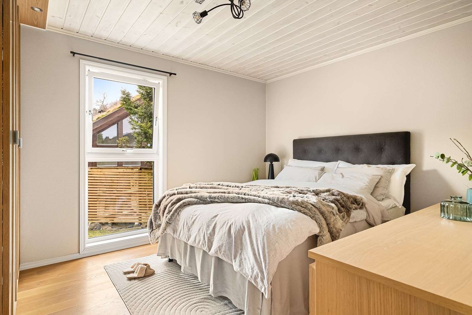 - Soverom 2 måler 9,8 m² - Galleribilde