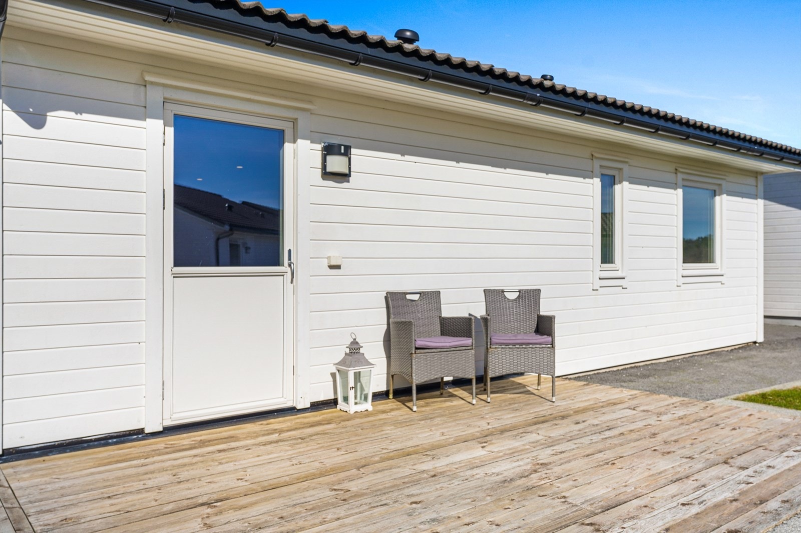 Utgang til terrasse fra kjøkken Galleribilde