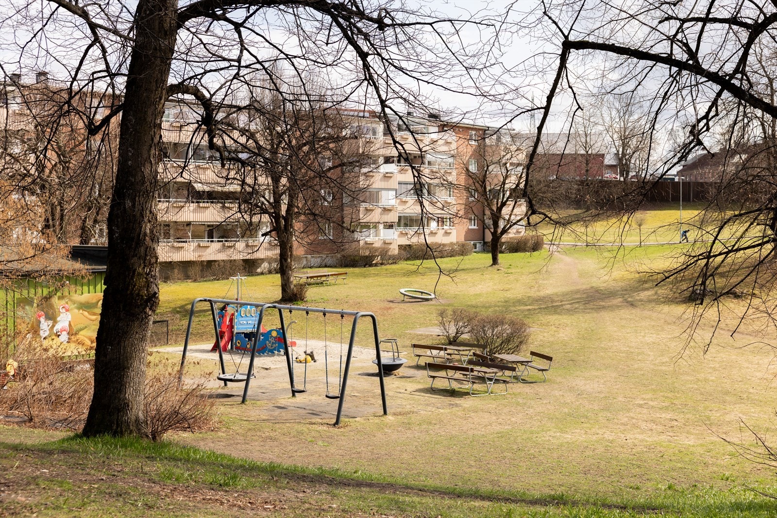 Videre byr sameiet på flotte fellesareal som er pent opparbeidet med beplantning, sittegrupper og lekeplass. Galleribilde