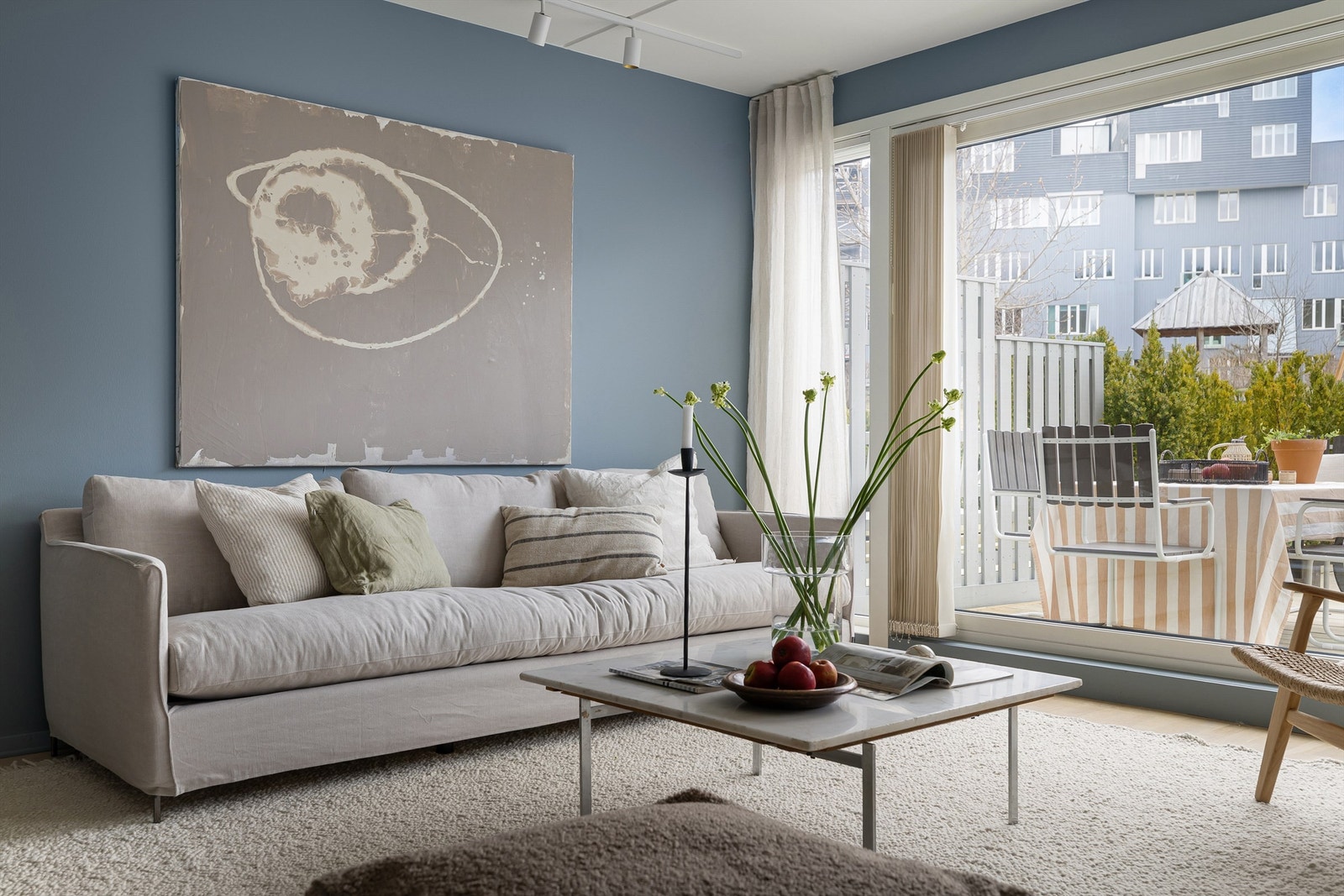 Her er det god plass til sofa med tilhørende salongbord og tv-seksjon Galleribilde
