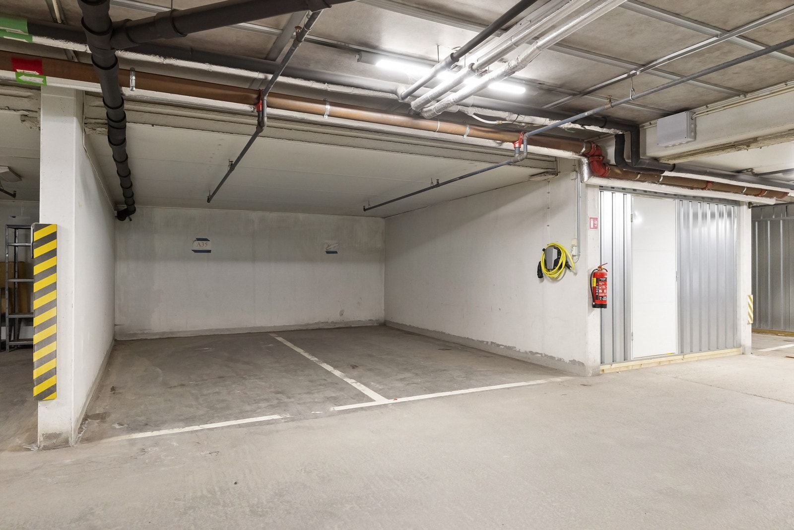 Det medfølger en parkeringsplass i felles, lukket og oppvarmet garasjeanlegg Galleribilde