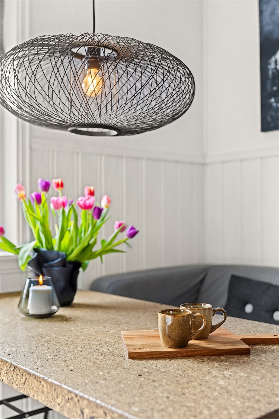 Sitt ned og nyt en kaffekopp og titt ut Galleribilde