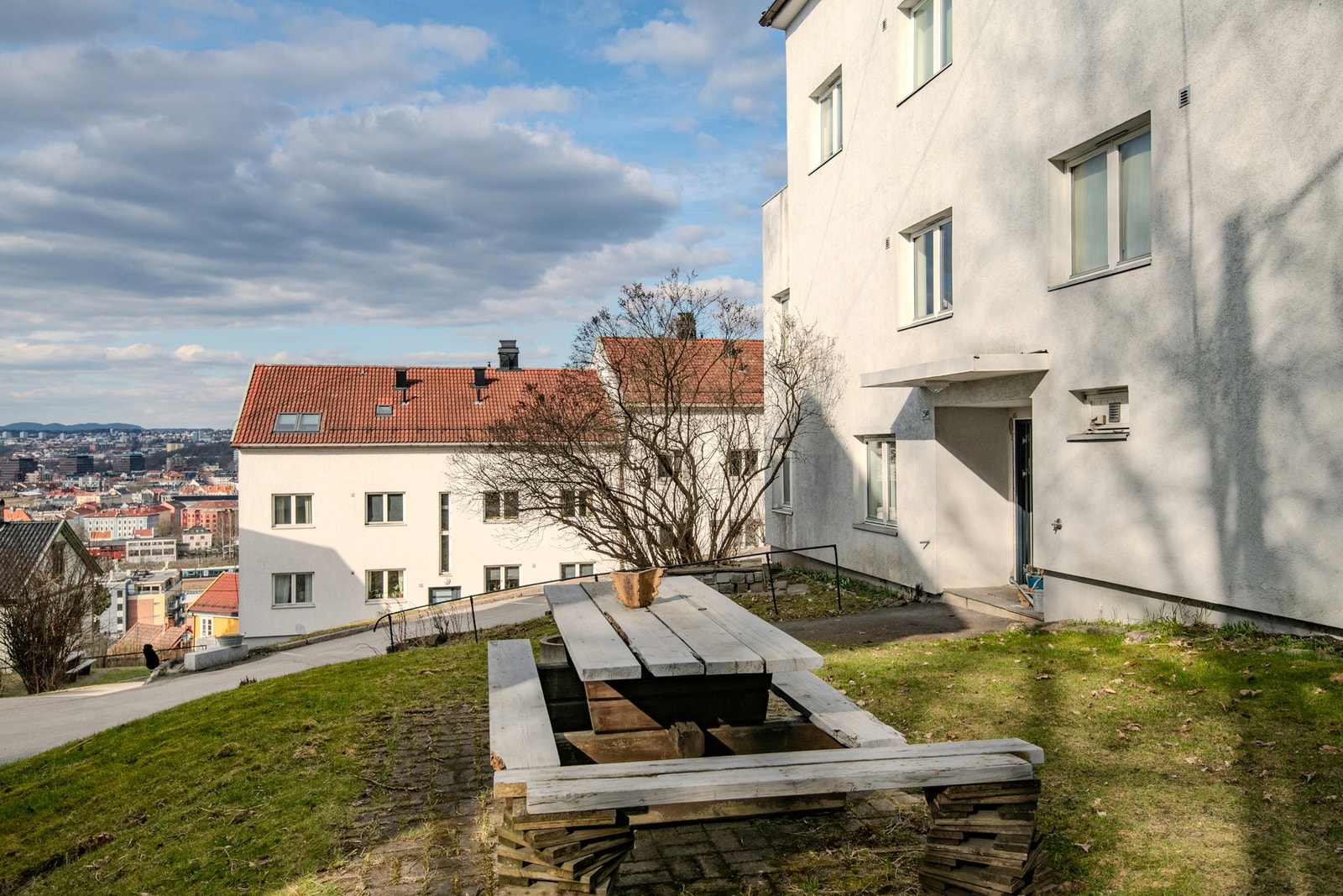 Borettslaget er en del av Sameiet Ekebergutsikt, hvor fellesarealene er pent opparbeidet. Galleribilde