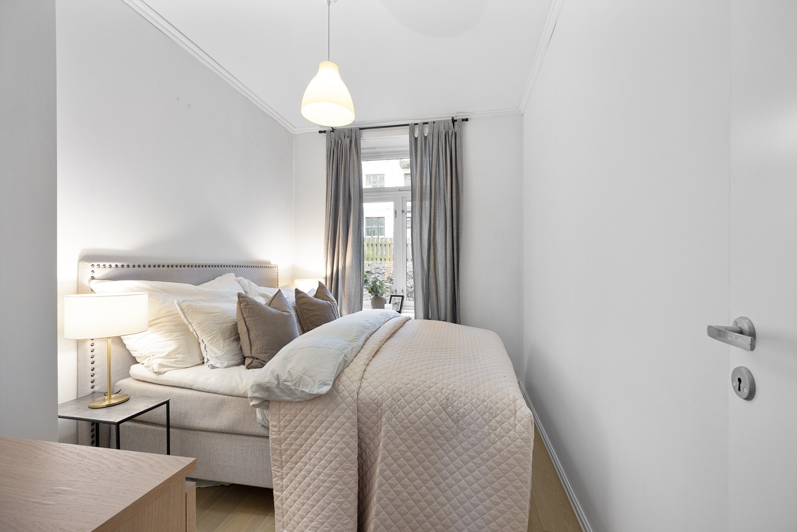 Også dette rommet har plass til seng og oppbevaringsmøbler. Galleribilde