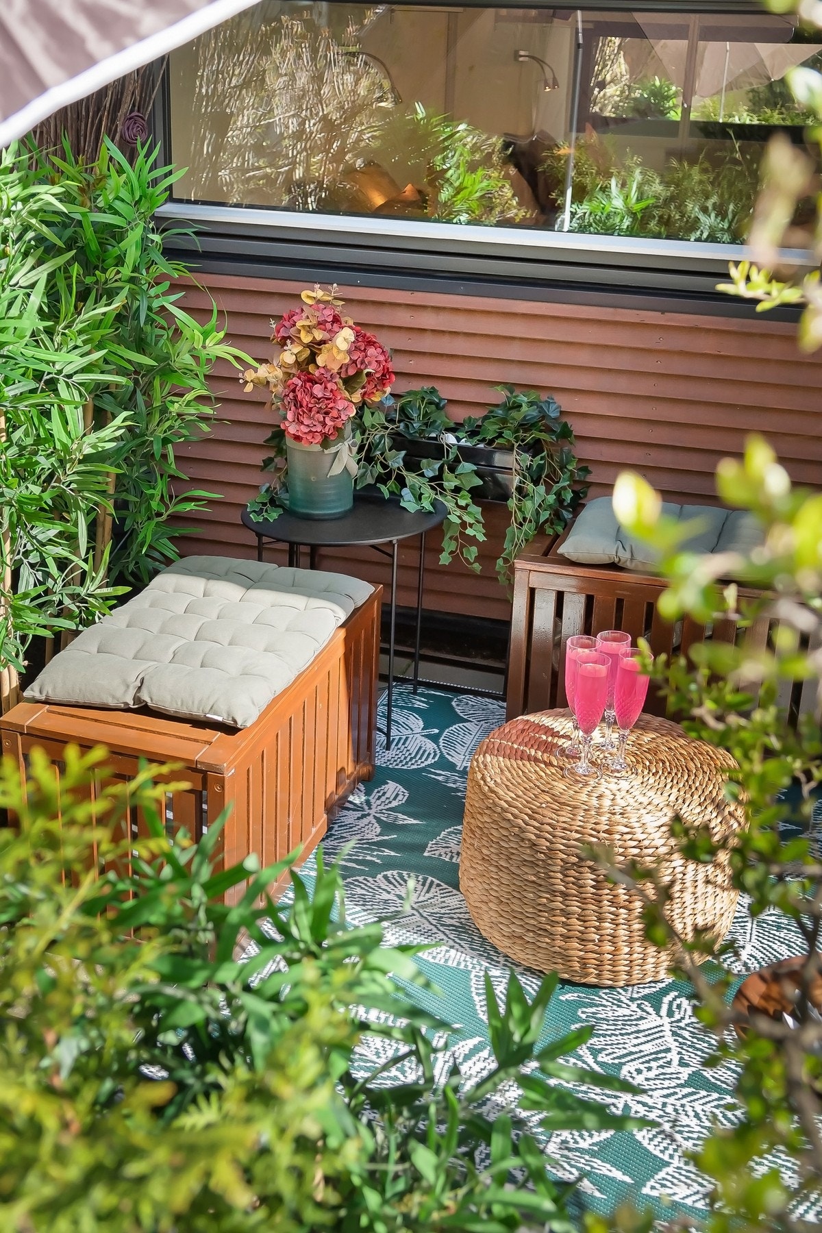 På terrassen står du fritt til å plante blomster og lignende. Galleribilde