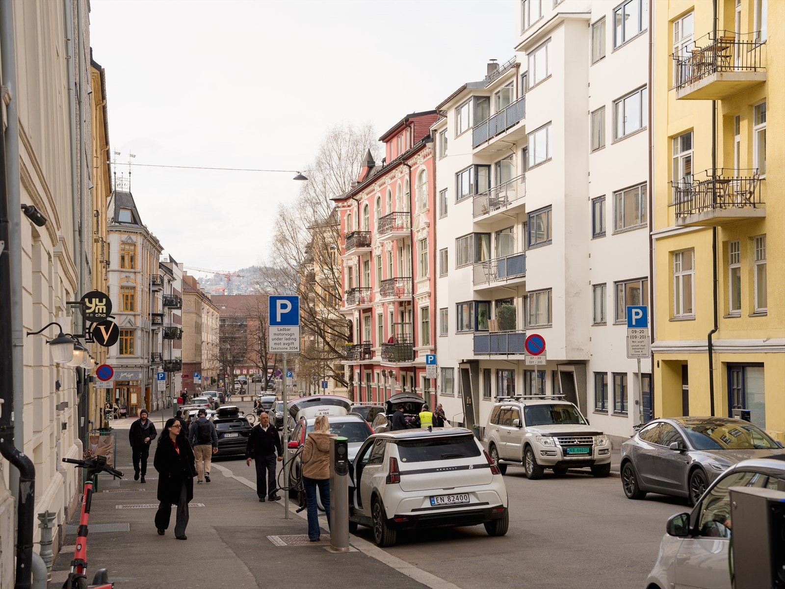 Leiligheten har en svært attraktiv og sentral beliggenhet på Majorstuen med kort avstand til alt av servicetilbud. Galleribilde