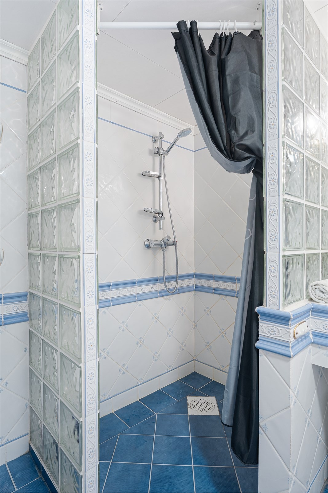 Badet bør oppgraderes for å tåle normal bruk etter dagens krav Galleribilde