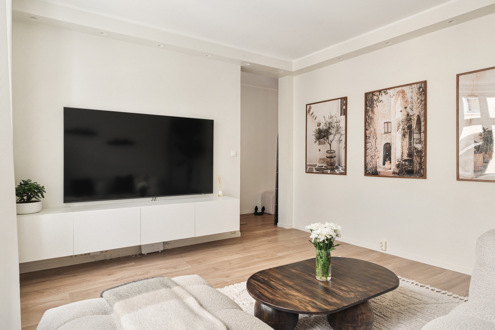 Her er det god plass til å møblere med den favoriserte sofakroken. Galleribilde