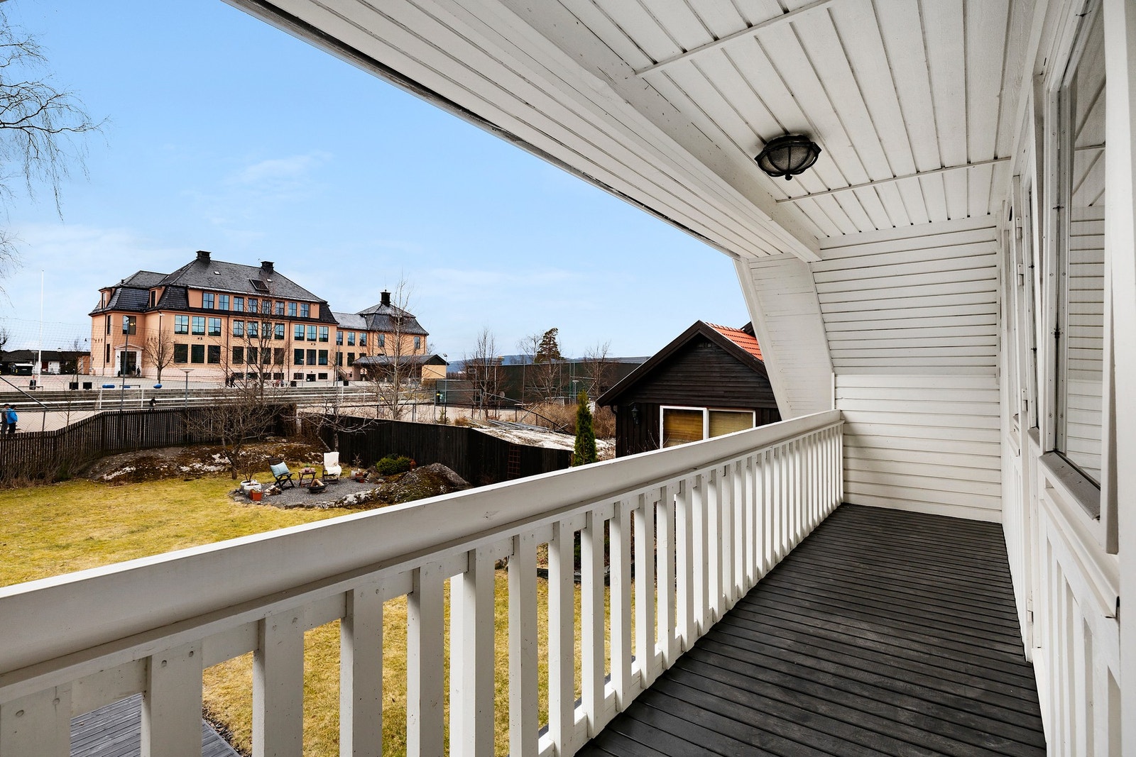 Fra hovedsoverommet er det sydvestvendt balkong på 7m2. Galleribilde