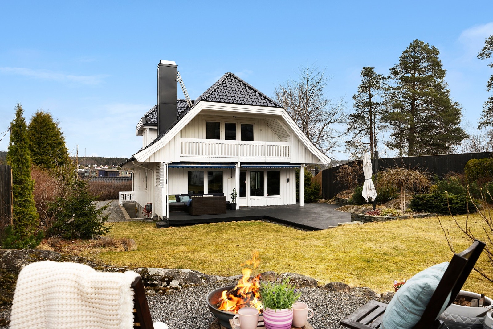 Her er det godt med boltreplass for store og små, både sommer-og vinterstid! Galleribilde