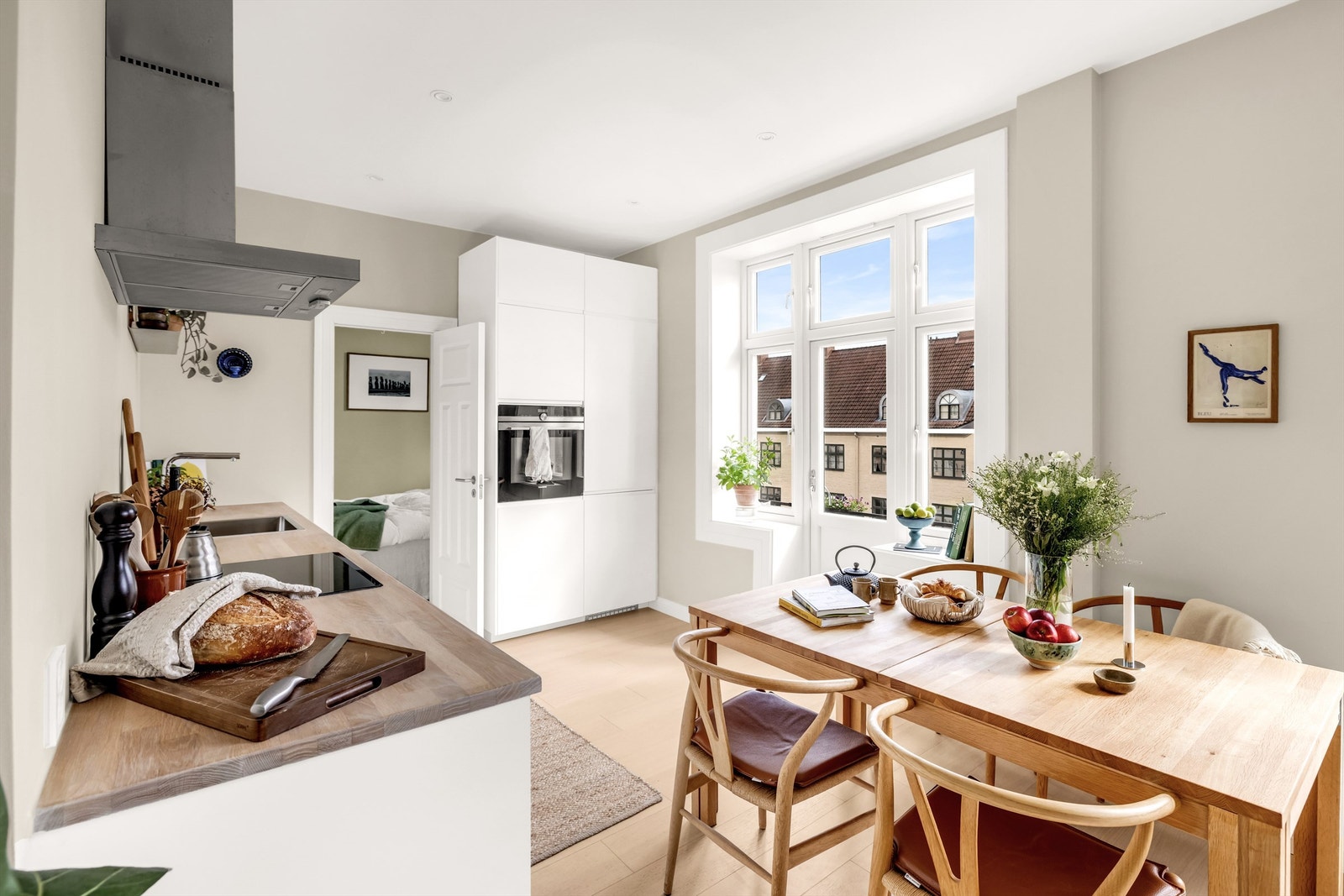 Her får du en lys og sjarmerende leilighet med en sosial og smart planløsning. Foto: Bjørnar Solberg. Galleribilde