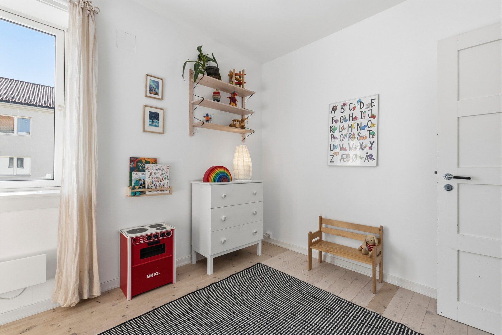 - Soverom II med plass til alt fra seng, kontorpult eller kommoder - Galleribilde