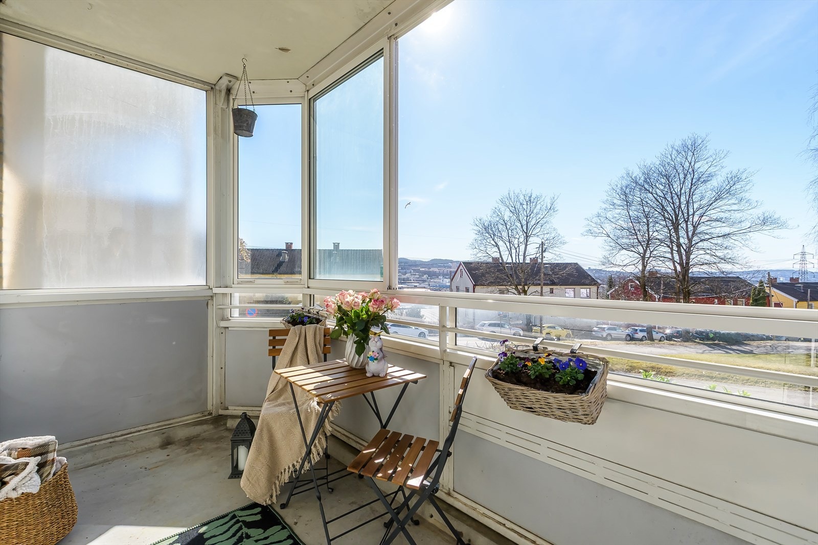 Innglasset balkong på 7 kvm med nydelig utsyn/utsikt og flotte solforhold Galleribilde
