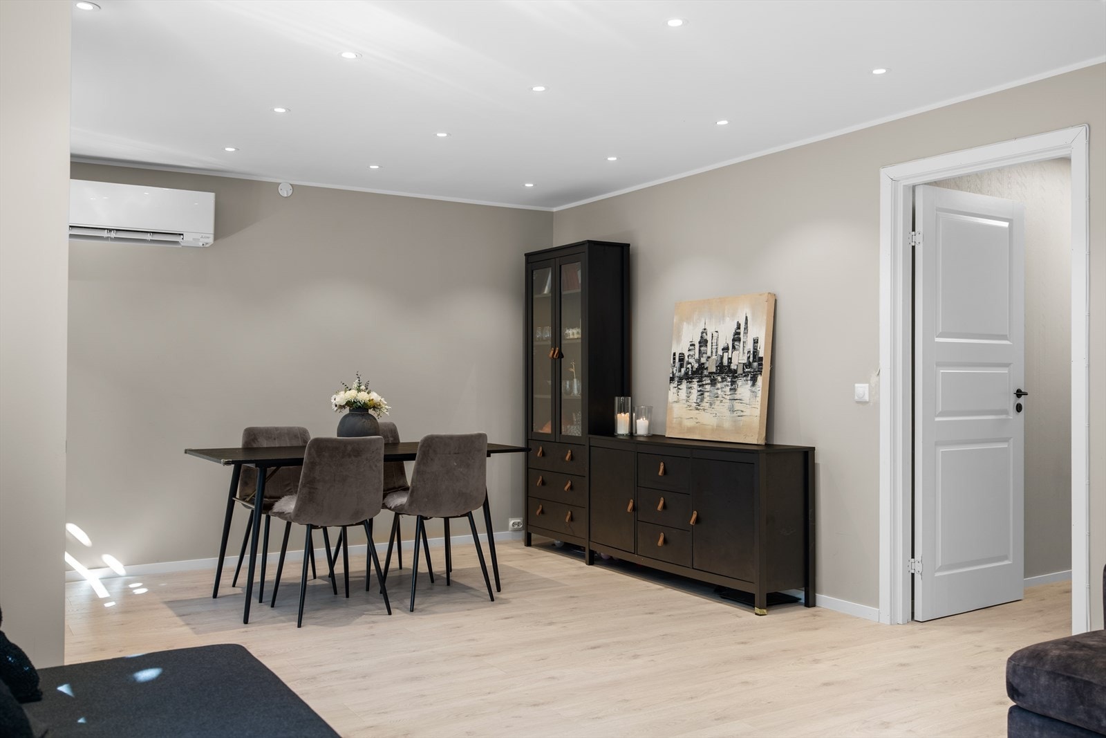Romløsningen er meget sosial og åpen - perfekt for sammenkomster med familie og venner. Galleribilde