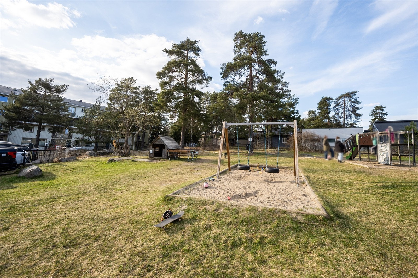 Området er barnevennlig med flere lekeplasser tilknyttet borettslaget. Galleribilde