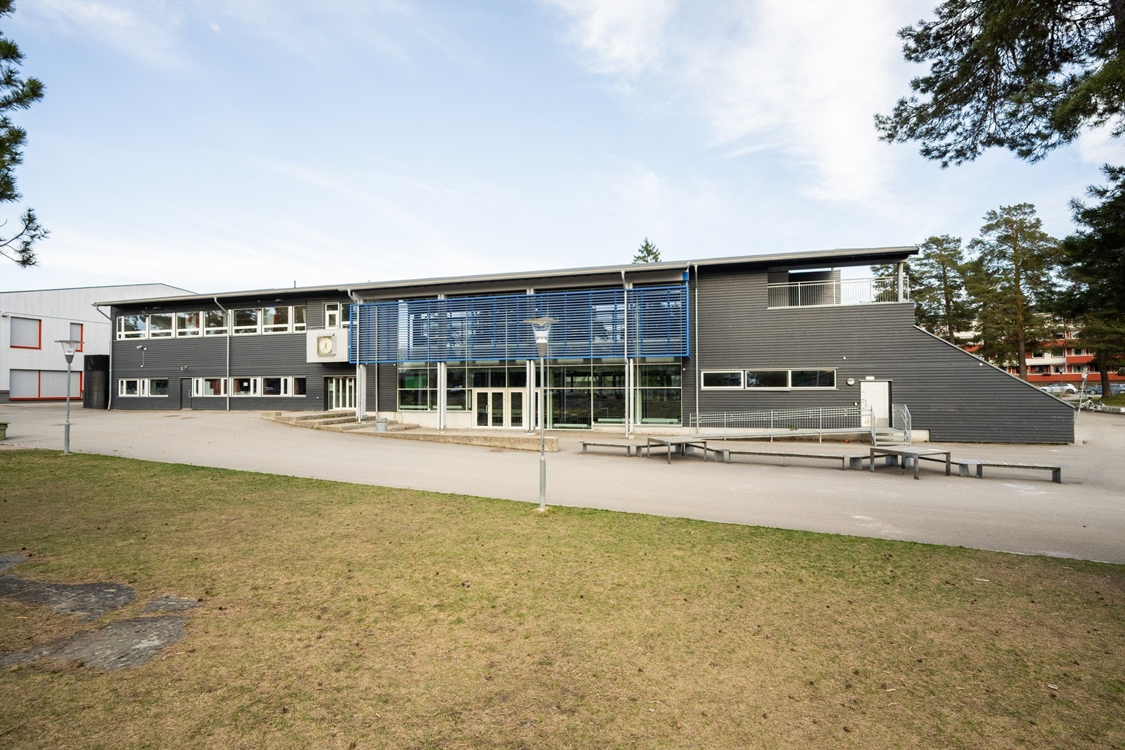 Oppsal skole ligger like ved (1-10. trinn). Galleribilde