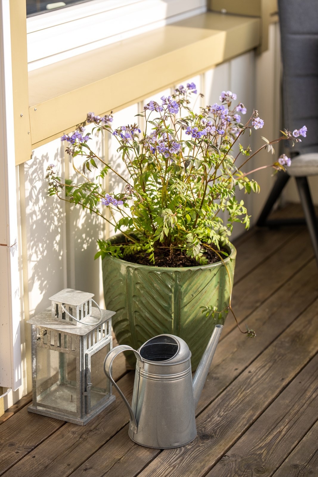 Terrassebord og god plass for utemøbler og planter. Galleribilde
