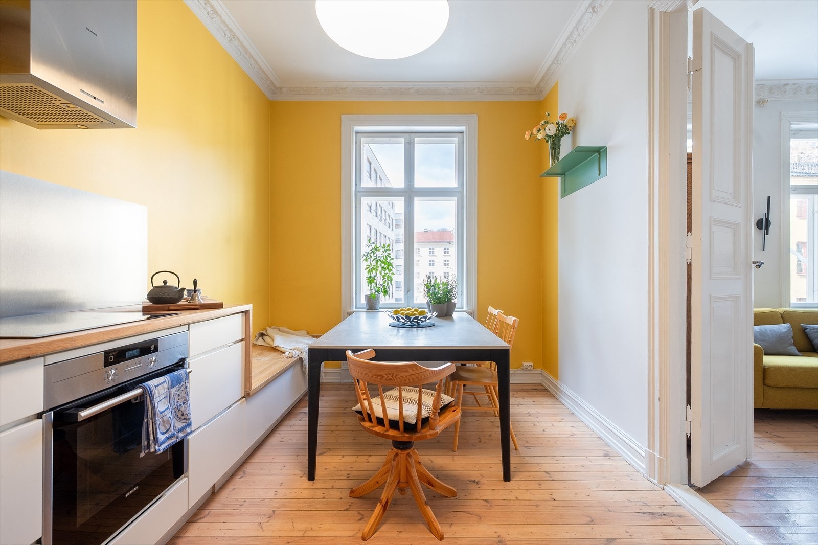 Det er også god plass til stort spisebord på kjøkkenet, perfekt for hyggelige og sosiale sammenkomster. Galleribilde