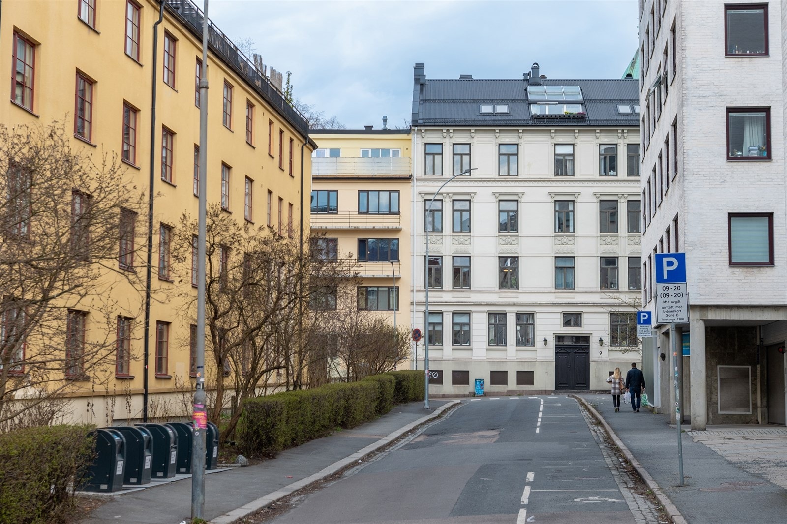 Gode kollektivforbindelser, alt av fasiliteter, grøntområder og servicetilbud rett uten for døren. Galleribilde