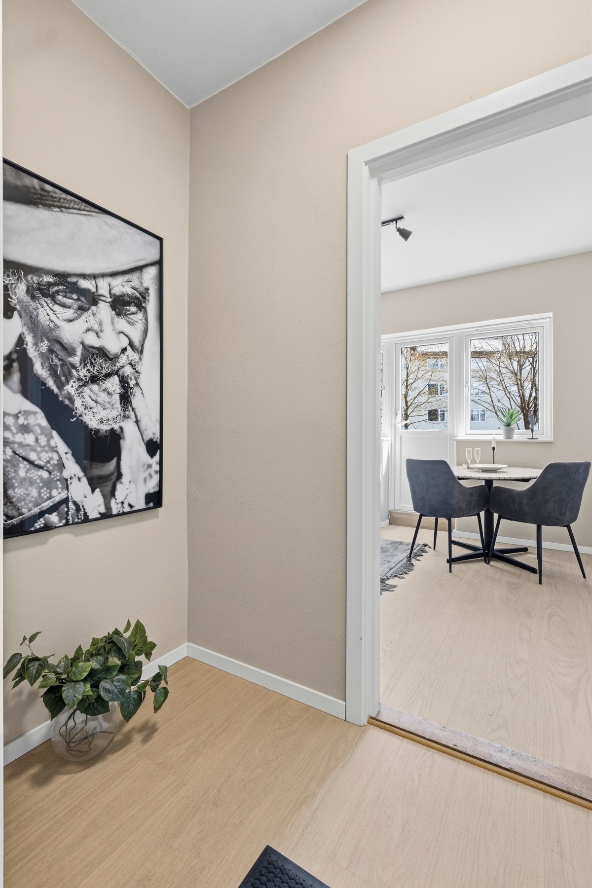 Entré med plass til garderobeskap. Det medfølger bod på loft. Galleribilde