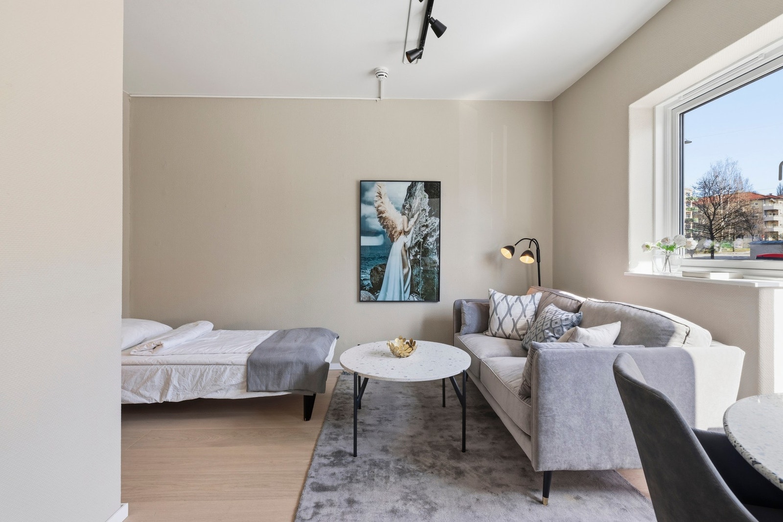 Lekre, tidsriktige farge- og materialvalg. Galleribilde