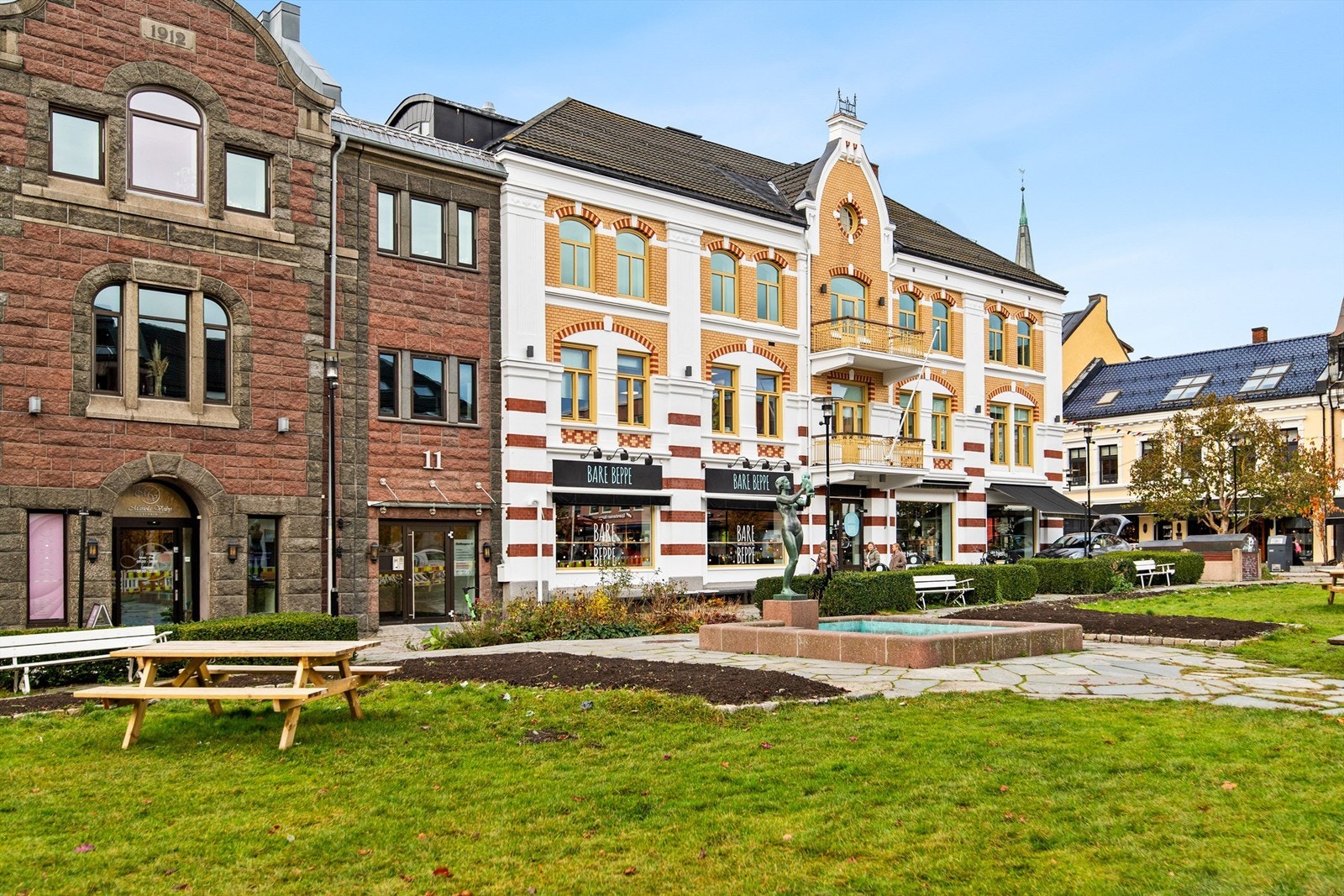 Sandefjord sentrum byr på sjarmerende gater, butikker og et rikt kulturliv. Galleribilde