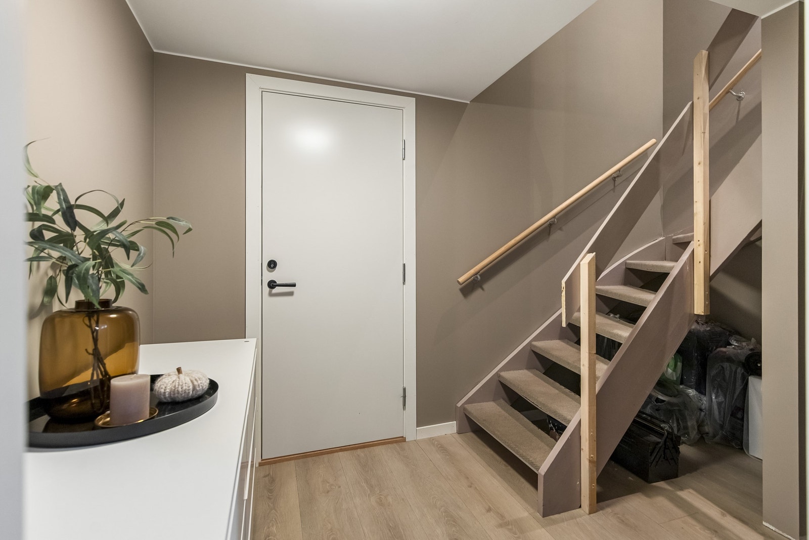 Trapperommet som forbinder kjelleren med hovedetasjen. Galleribilde
