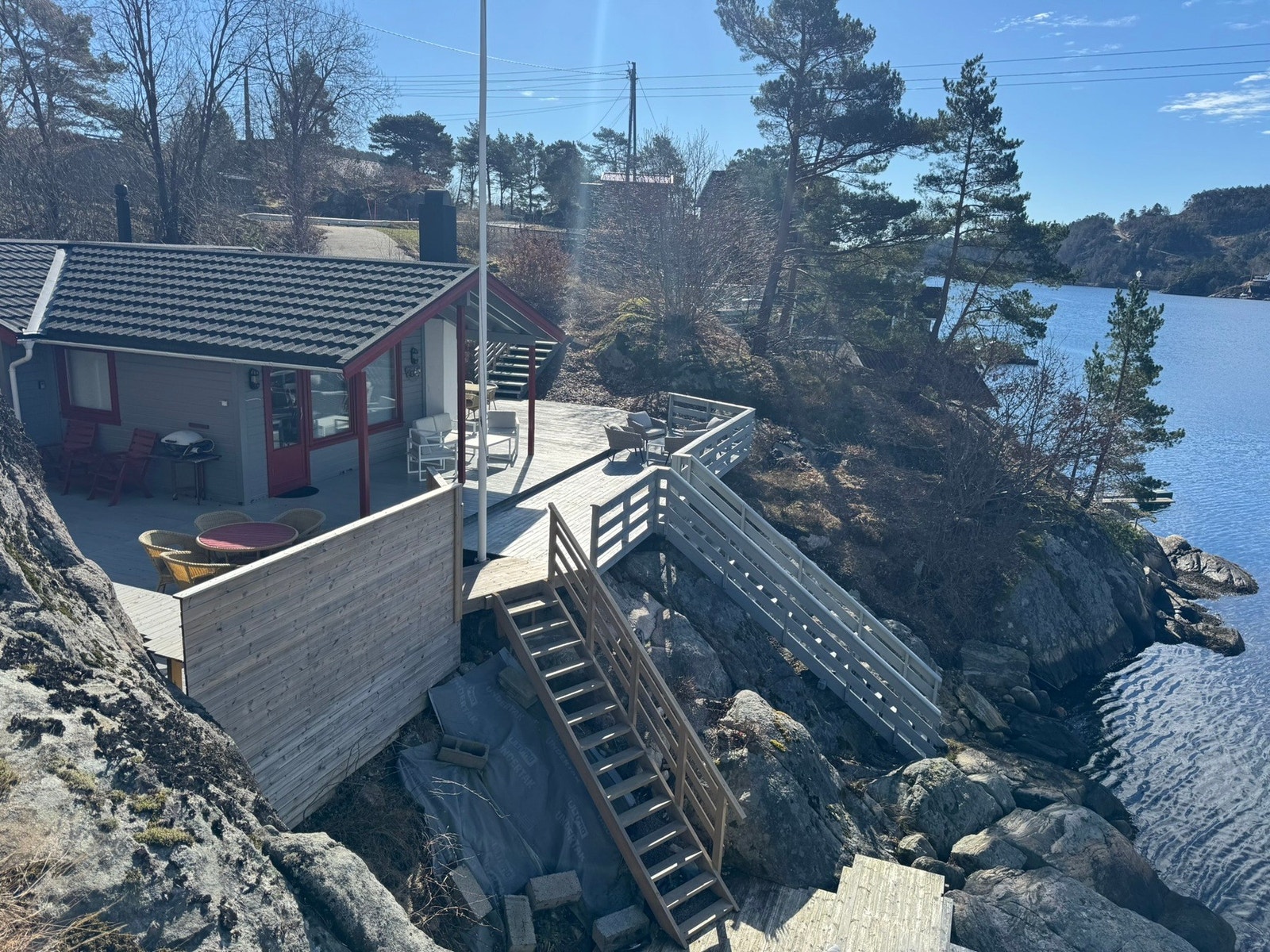 Bilde fra trappene ned til sjøen Galleribilde