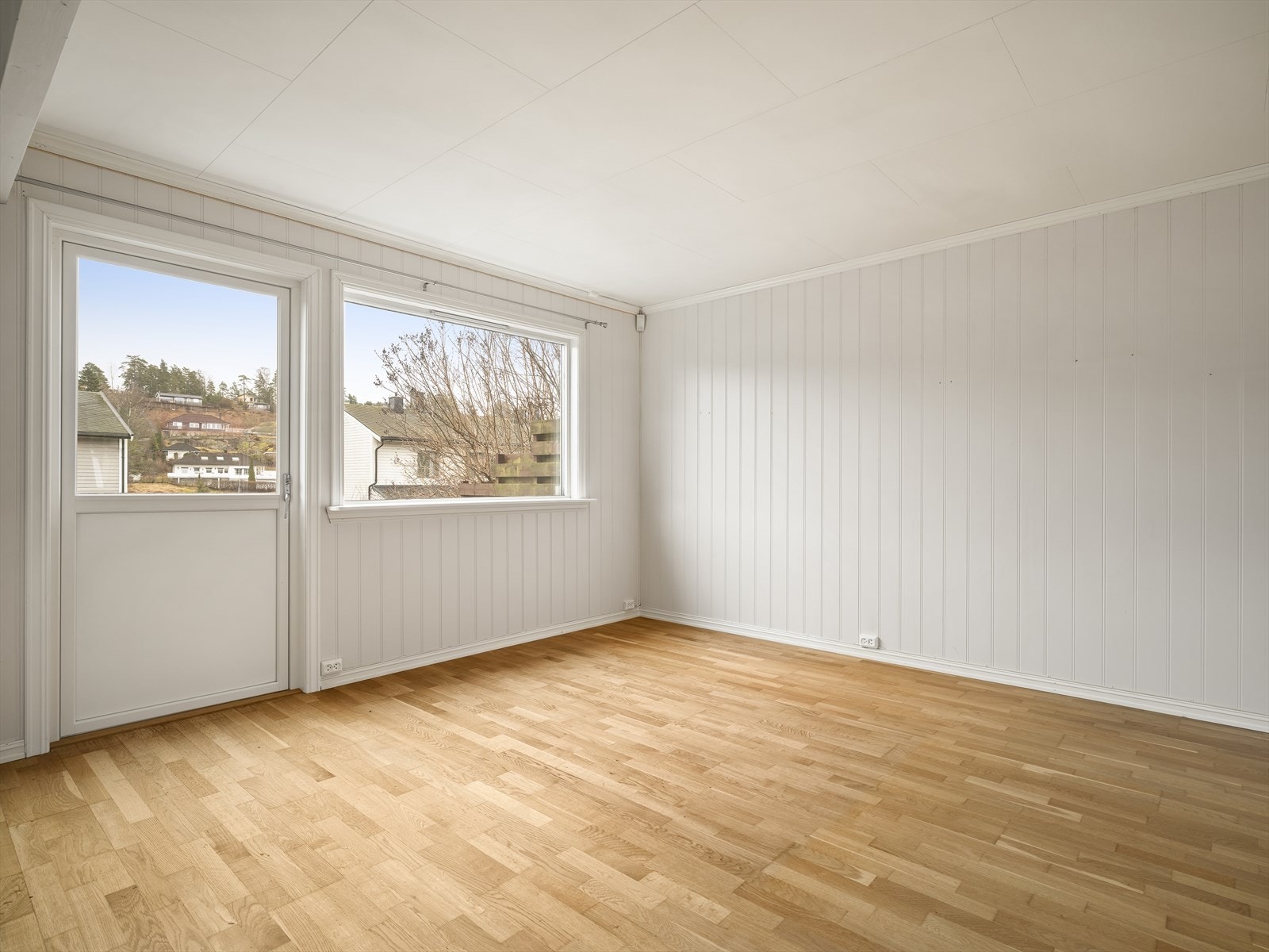 Store vinduer som slipper inn rikelig med dagslys. Galleribilde