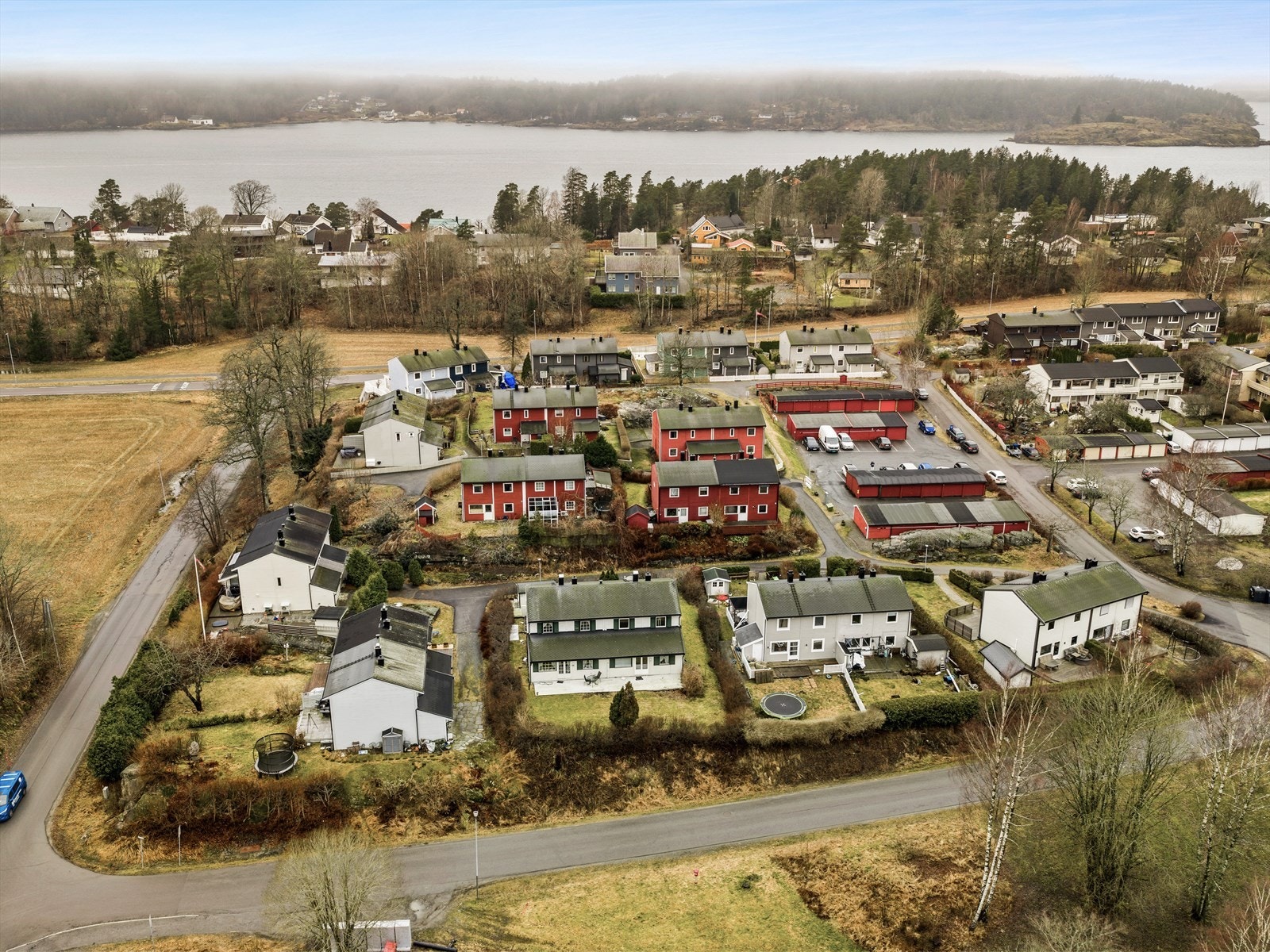 Nærhet til sjøen og flotte turområder i skog og mark. Galleribilde