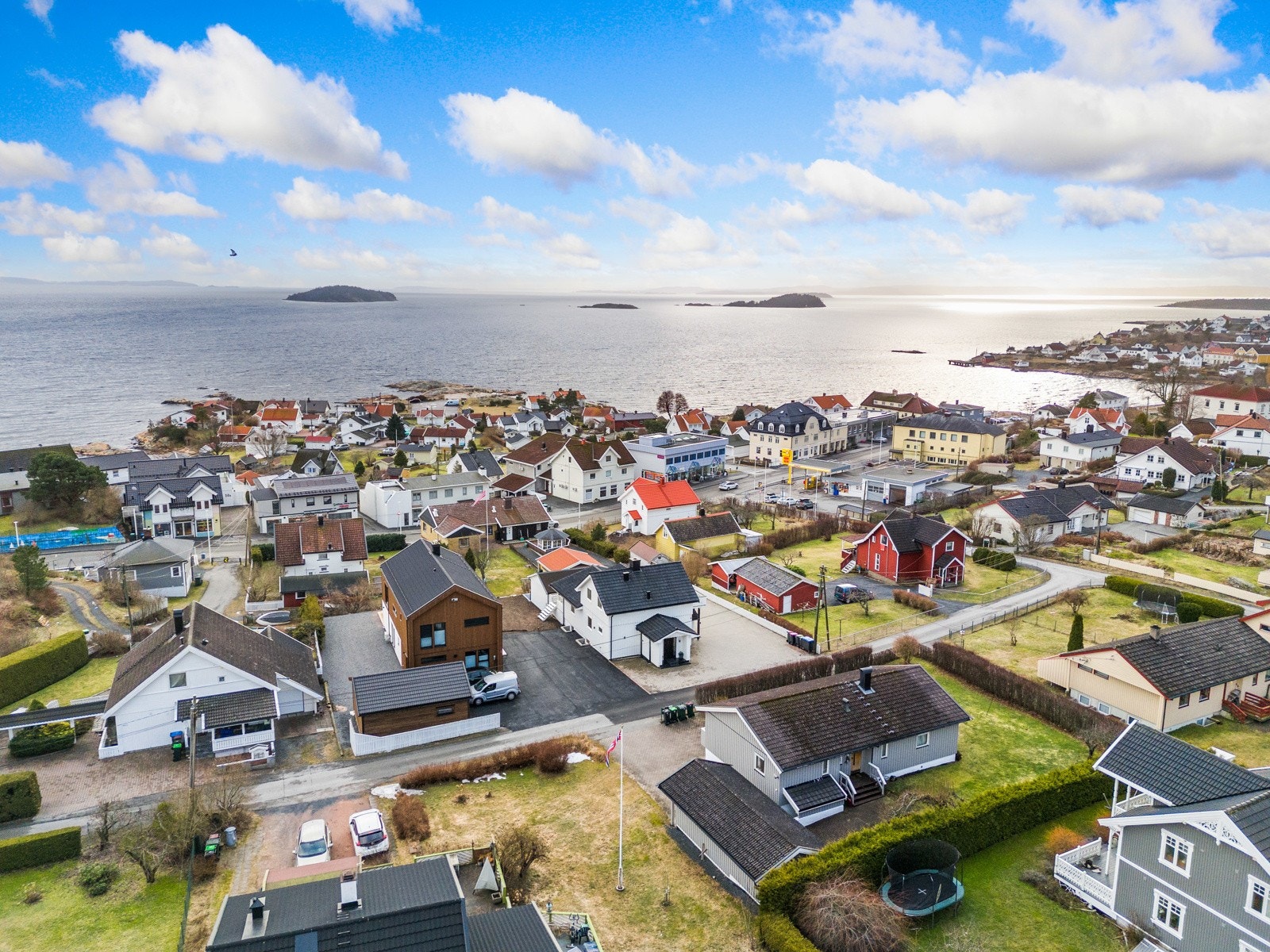 Boligen ligger i et populært og barnevennlig område på Tofte med nærhet til alt Galleribilde