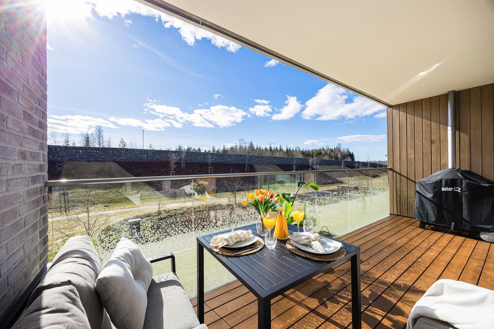 Her kan du nyte sola fra tidlig på dagen til den går ned i horisonten Galleribilde