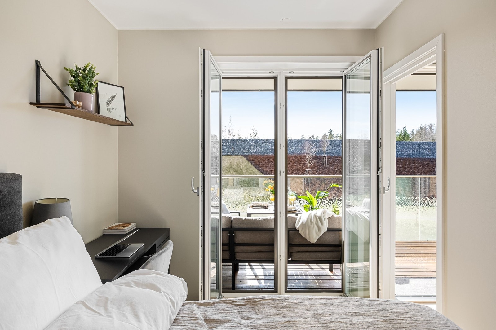 Soverommet har mulighet for egen utgang til balkong Galleribilde